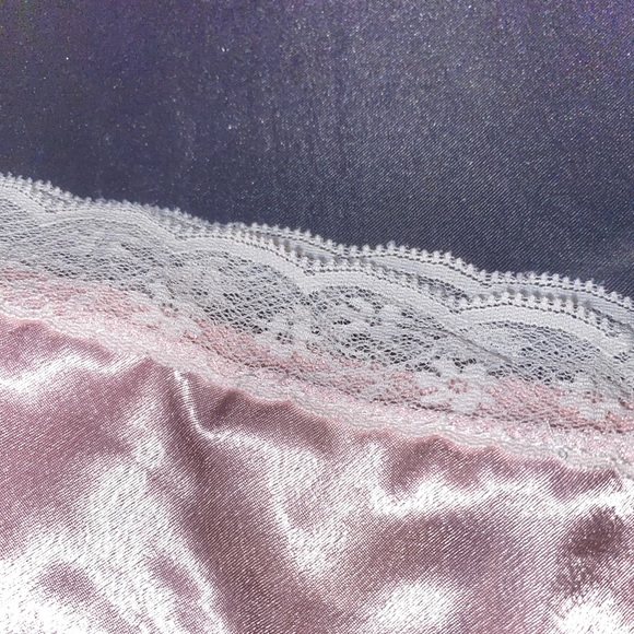 🧚‍♀️3for50$ Lace and silk (?) lingerie top - Picture 2 of 5